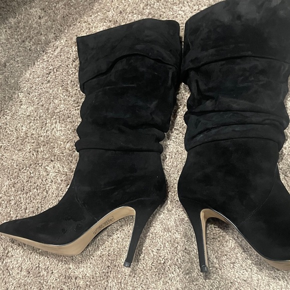 Like new WhiteHouse BlackMarket BlackSuede Dressboots KneeHigh Pointed Toe Sz 9M - Picture 3 of 6